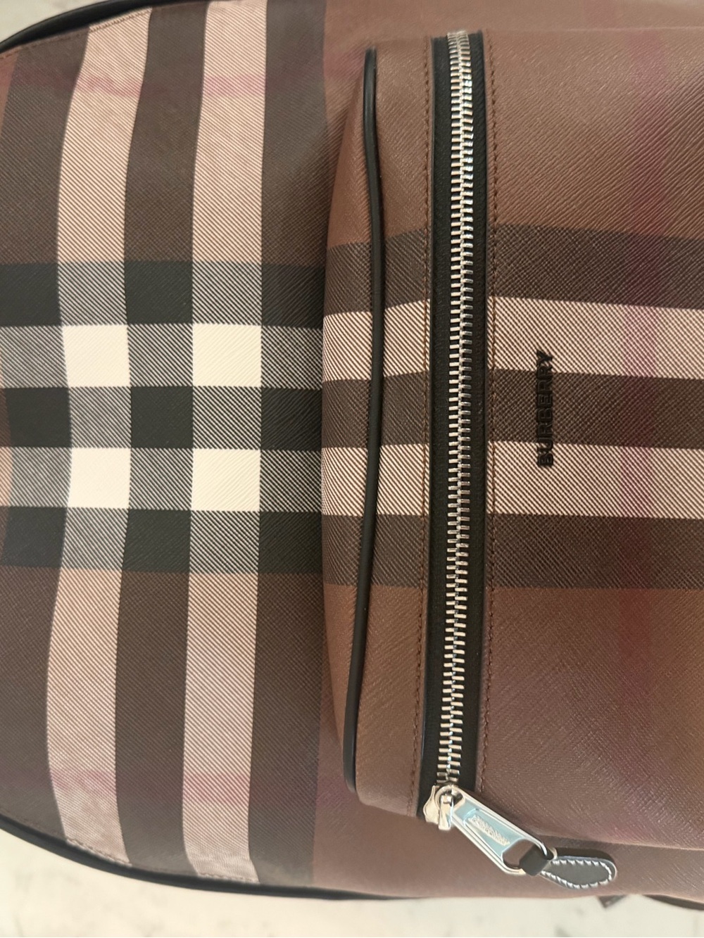 Burberry Brown Plaid Duffel Bag & Backpack with Black Trim - Picture 2 of 4